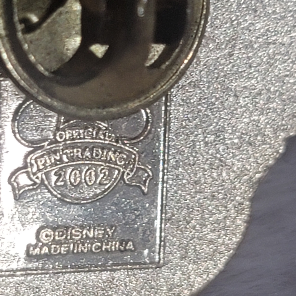 Mickey Mouse baseball bat 2002 Official Disney trading pin - Picture 3 of 3